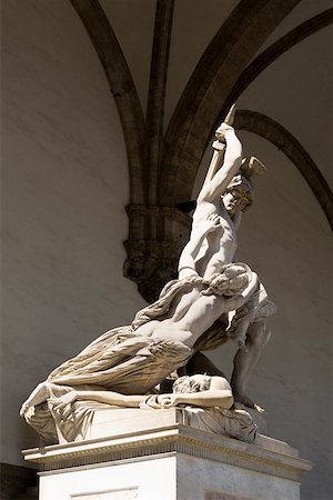 simsearch:625-01750774,k - Vue d'angle faible des statues sur un piédestal, Musée des offices, Florence Toscane, Italie Photographie de stock - Premium Libres de Droits, Code: 625-01751317