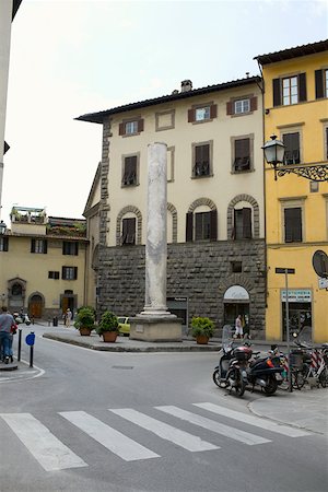 simsearch:625-01751354,k - Column in front of a building, Piazza San Felice, Florence, Italy Foto de stock - Sin royalties Premium, Código: 625-01751312