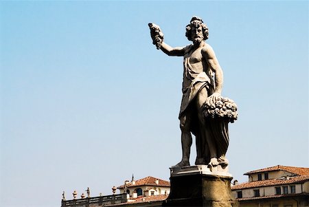 simsearch:625-01751354,k - Low angle view of a statue, Ponte Santa Trinita Bridge, Florence, Tuscany, Italy Foto de stock - Sin royalties Premium, Código: 625-01751313