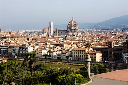 simsearch:625-01751354,k - High angle view of a city, Florence, Tuscany, Italy Foto de stock - Sin royalties Premium, Código: 625-01751331