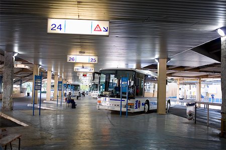 sitting on the bus - Buses in a bus station, Nice, France Foto de stock - Sin royalties Premium, Código: 625-01751447