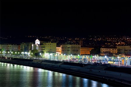 promenade des anglais - Réflexion de réverbères dans l'eau, Promenade des Anglais, Nice, France Photographie de stock - Premium Libres de Droits, Code: 625-01751498