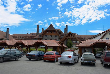 simsearch:625-01040064,k - Cars parked in front of a building, San Carlos De Bariloche Argentina Stock Photo - Premium Royalty-Free, Code: 625-01751622