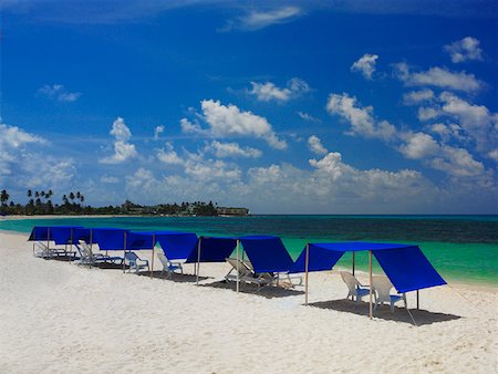 san andres - Chairs and lounge chairs under the tents on the beach, Spratt Bight Beach, San Andres, Providencia y Santa Catalina, San Fotografie stock - Premium Royalty-Free, Codice: 625-01751777