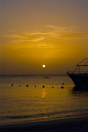 simsearch:625-01098291,k - Yacht in the sea at sunset, West Bay Beach, Roatan, Bay Islands, Honduras Stock Photo - Premium Royalty-Free, Code: 625-01751942