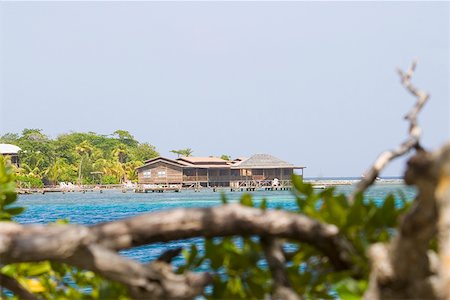 roatan - Cabanes de plage sur la plage, Dixon Cove, Roatan, Bay Islands, Honduras Photographie de stock - Premium Libres de Droits, Code: 625-01751964