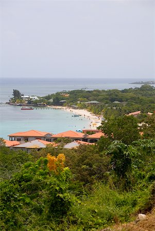 roatan - Tourist resorts on the beach, West Bay Beach, Roatan, Bay Islands, Honduras Foto de stock - Royalty Free Premium, Número: 625-01751966