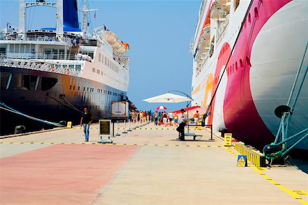 simsearch:625-01752149,k - Two cruise ships moored at a harbor, Ephesus, Turkey Foto de stock - Sin royalties Premium, Código: 625-01752133