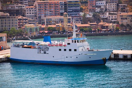 simsearch:625-01752149,k - Passenger ship at the dock, Ephesus, Turkey Foto de stock - Sin royalties Premium, Código: 625-01752144