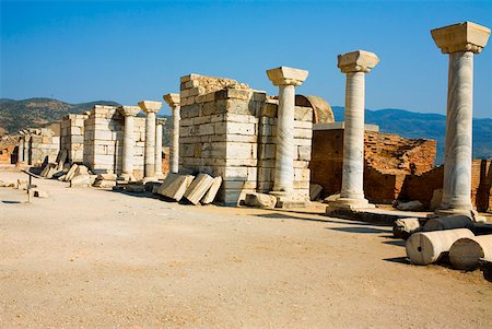 simsearch:625-01752149,k - Old ruins of columns in a row, Ephesus, Turkey Foto de stock - Sin royalties Premium, Código: 625-01752145