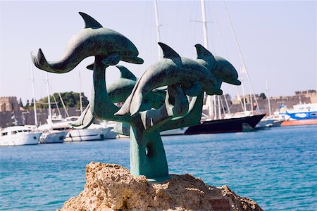 simsearch:625-01752193,k - Statues at the seaside, Mandraki Harbor, Rhodes, Dodecanese Islands, Greece Foto de stock - Sin royalties Premium, Código: 625-01752172