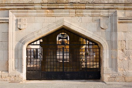 simsearch:625-01752193,k - Entrance gate of a building, Rhodes, Dodecanese Islands, Greece Foto de stock - Sin royalties Premium, Código: 625-01752173