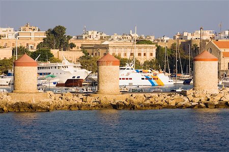 simsearch:625-01752193,k - Windmills on the harbor, Mandraki Harbor, Rhodes, Dodecanese Islands, Greece Foto de stock - Sin royalties Premium, Código: 625-01752242