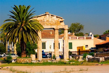 simsearch:625-01752736,k - Palmier devant une vieille ruine Roman Agora, Athènes, Grèce Photographie de stock - Premium Libres de Droits, Code: 625-01752318