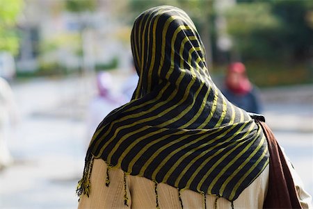Rear view of a person wearing a headscarf, Istanbul, Turkey Foto de stock - Sin royalties Premium, Código: 625-01752406