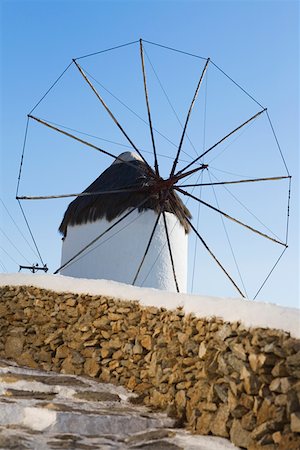 simsearch:841-02899499,k - Low angle view of a traditional windmill, Mykonos, Cyclades Islands, Greece Fotografie stock - Premium Royalty-Free, Codice: 625-01752477