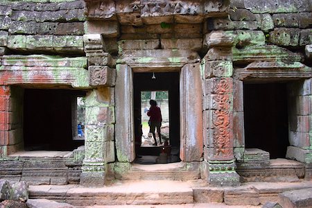 simsearch:625-01752736,k - Silhouette d'une personne dans un temple, Angkor Wat, Siem Reap, Cambodge Photographie de stock - Premium Libres de Droits, Code: 625-01752670