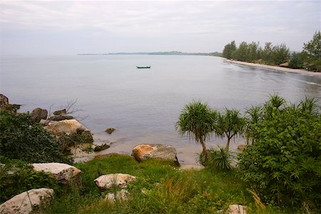 simsearch:625-01753066,k - Trees and rocks at the seaside, Sihanoukville, Cambodia Foto de stock - Sin royalties Premium, Código: 625-01752735