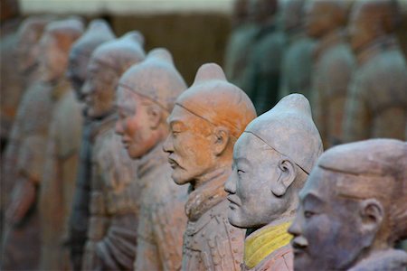 Statues de soldats en terre cuite dans une rangée, Xi ' an, Province du Shaanxi, Chine Photographie de stock - Premium Libres de Droits, Code: 625-01752781