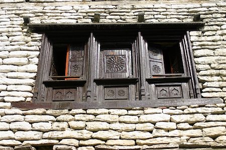 simsearch:625-01752967,k - Flachwinkelansicht eines Fensters auf einer Steinmauer Gorepani, Annapurna Range, Himalaya, Nepal Stockbilder - Premium RF Lizenzfrei, Bildnummer: 625-01752921