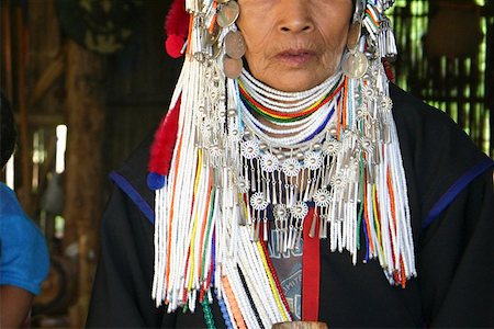 simsearch:700-00187425,k - Gros plan d'une femme senior en costume traditionnel, Chiang Khong, Thaïlande Photographie de stock - Premium Libres de Droits, Code: 625-01752991