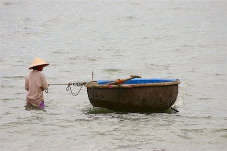 Fisherman in the sea with his tub boat, Hoi An, Vietnam Stock Photo - Premium Royalty-Free, Code: 625-01753072