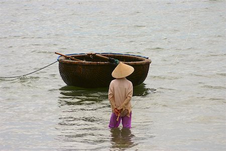 simsearch:625-01753059,k - Fisherman in the sea with his tub boat, Hoi An, Vietnam Stock Photo - Premium Royalty-Free, Code: 625-01753086