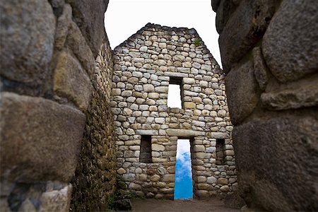 Low angle view of the old ruins, Aguas Calientes, Mt Huayna Picchu Machu Picchu, Cusco Region, Peru Foto de stock - Sin royalties Premium, Código: 625-01753233