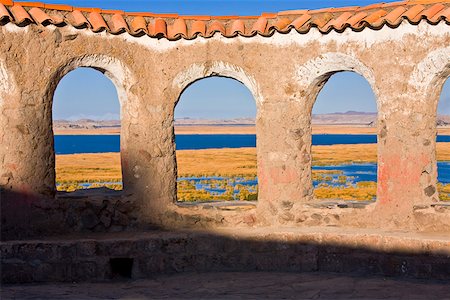 simsearch:625-01753293,k - Sea viewed through windows of a building, Chicuito, Puno, Peru Fotografie stock - Premium Royalty-Free, Codice: 625-01753318