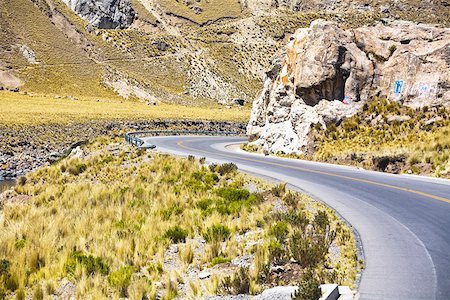 puño - Route traversant un paysage, Arequipa-Puno, Pérou Photographie de stock - Premium Libres de Droits, Code: 625-01753362