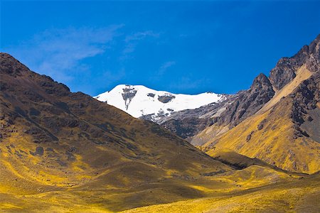 simsearch:625-01753433,k - Low angle view of a snowcovered mountain, Puno, Peru Foto de stock - Sin royalties Premium, Código: 625-01753409