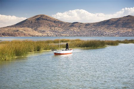 simsearch:625-01753433,k - Rear view of a man standing on a boat in a lake, Lake Titicaca, Puno, Peru Foto de stock - Sin royalties Premium, Código: 625-01753421
