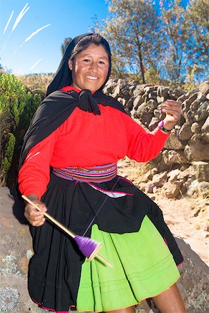 puño - Portrait d'une jeune femme tourne une bobine de fil, île de Taquile, lac Titicaca, Puno, Pérou Photographie de stock - Premium Libres de Droits, Code: 625-01753459