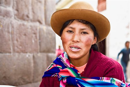 péruvien (homme et femme) - Portrait d'une jeune femme souriante au Pérou Photographie de stock - Premium Libres de Droits, Code: 625-01753524