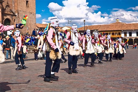 simsearch:625-01753359,k - Groupe de personnes portant le costume traditionnel dans un festival au Pérou Photographie de stock - Premium Libres de Droits, Code: 625-01753536