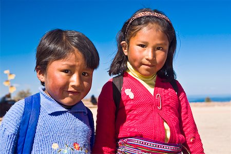 puno - Portrait d'une jeune fille avec un garçon, île de Taquile, lac Titicaca, Puno, Pérou Photographie de stock - Premium Libres de Droits, Code: 625-01753531