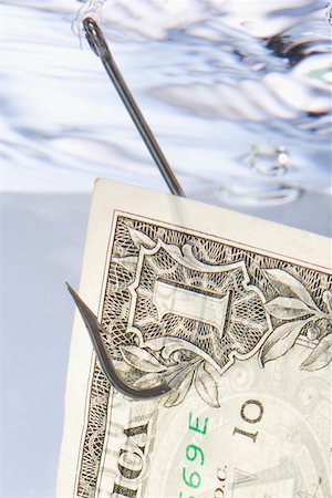 simsearch:625-02266093,k - Close-up of a fishing hook through one dollar bill in water Fotografie stock - Premium Royalty-Free, Codice: 625-02266118