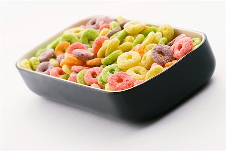 simsearch:625-02266169,k - Close-up of a bowl of fruit loops Stock Photo - Premium Royalty-Free, Code: 625-02266151