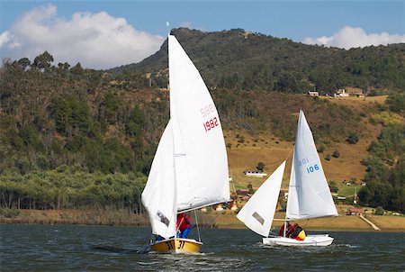sailboat  ocean - Two people participating in a sailboat race Foto de stock - Sin royalties Premium, Código: 625-02266308