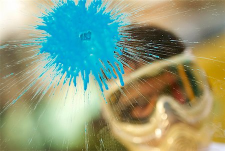 paintball - Blue paint spread on a glass Fotografie stock - Premium Royalty-Free, Codice: 625-02266409