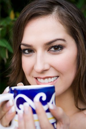 simsearch:625-02929093,k - Portrait of a young woman holding a tea cup and smiling Stock Photo - Premium Royalty-Free, Code: 625-02266687
