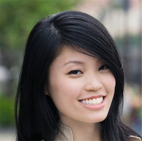 simsearch:625-02929099,k - Porträt einer jungen Frau, Lächeln Stockbilder - Premium RF Lizenzfrei, Bildnummer: 625-02266680