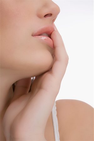 simsearch:625-02930682,k - Gros plan d'une jeune femme toucher ses lèvres Photographie de stock - Premium Libres de Droits, Code: 625-02267230