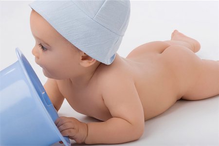 Close-up of a baby boy playing with a bucket Stock Photo - Premium Royalty-Free, Code: 625-02267464