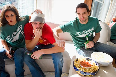 simsearch:625-02932991,k - Two young men and a young woman drinking beer Stock Photo - Premium Royalty-Free, Code: 625-02267518