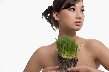 simsearch:625-02267557,k - Close-up of a young woman holding wheatgrass Stock Photo - Premium Royalty-Free, Code: 625-02267536