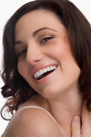 simsearch:625-02930682,k - Gros plan d'une jeune femme souriante Photographie de stock - Premium Libres de Droits, Code: 625-02267566