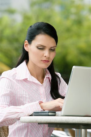 simsearch:625-01097695,k - Close-up of a businesswoman using a laptop at a sidewalk cafe Foto de stock - Royalty Free Premium, Número: 625-02267619