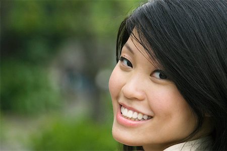 simsearch:625-02929099,k - Porträt einer jungen Frau, Lächeln Stockbilder - Premium RF Lizenzfrei, Bildnummer: 625-02267620