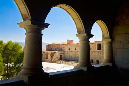 simsearch:625-02933747,k - Art museum viewed through an arcade, Santo Domingo, Oaxaca, Oaxaca State, Mexico Fotografie stock - Premium Royalty-Free, Codice: 625-02268012